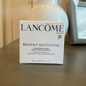 LANCÔME Bienfait Multi-Vital SPF 30 Day Cream Moisturizer and Sunblock, 1.7 oz.
